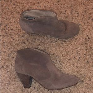 Steve Madden Pembrook Bootie GUC 8.5 Taupe